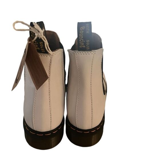 NWT Dr. Martens Smooth Leather Chelsea Boots. - Picture 5 of 6